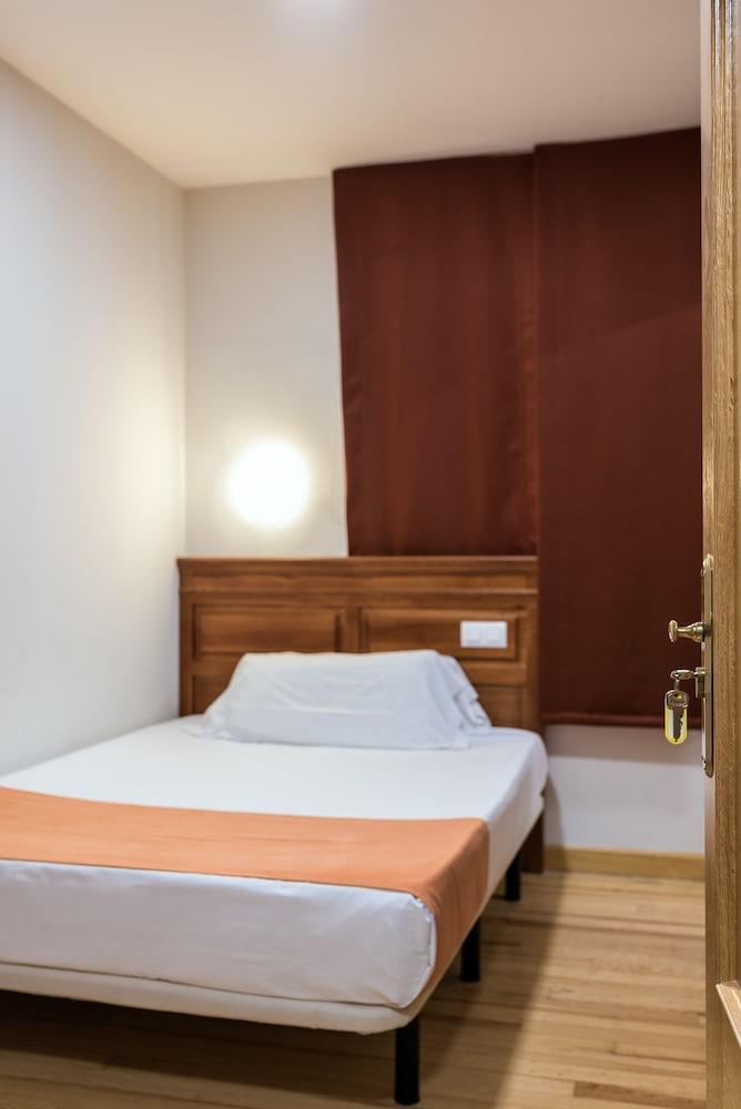 Hotel Kubik Caces